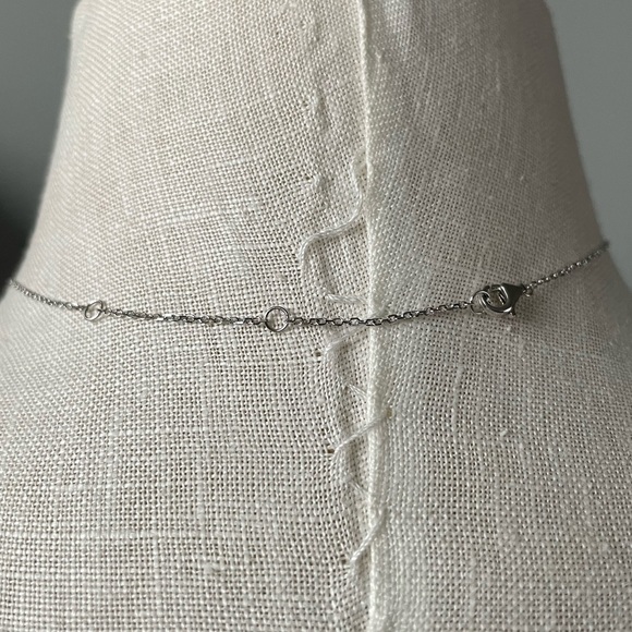 Silver Color Necklace with shell/pearly Clover Pendant with stone border - Picture 3 of 3